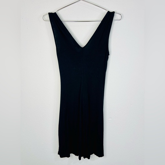 Forever 21 Black Sleeveless Empire Waist Dress Size Medium Flattering Fit - Picture 8 of 9